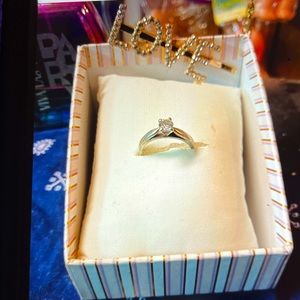 Solitary platinum diamond ring